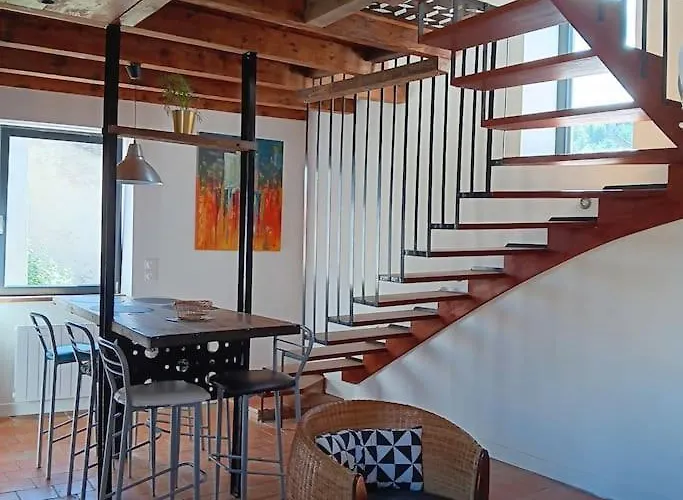 Maison D\'Artistes Avec Cour Au Coeur Du Vignoble
