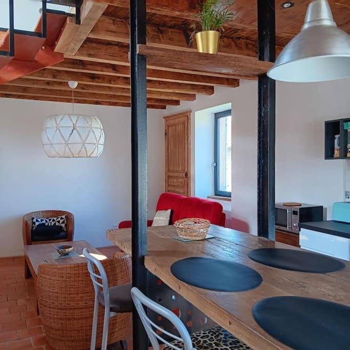 Holiday home Maison D'artistes Avec Cour Au Coeur Du Vignoble